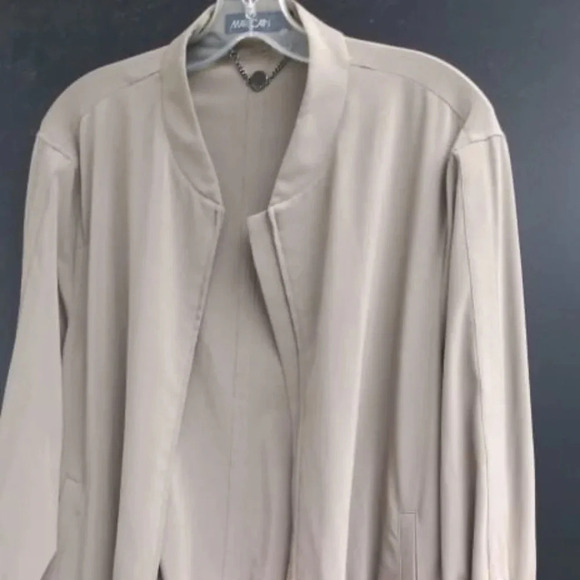 Marc  Cain Oversized bomber jacket in blouson style-Army green size M - Picture 3 of 12